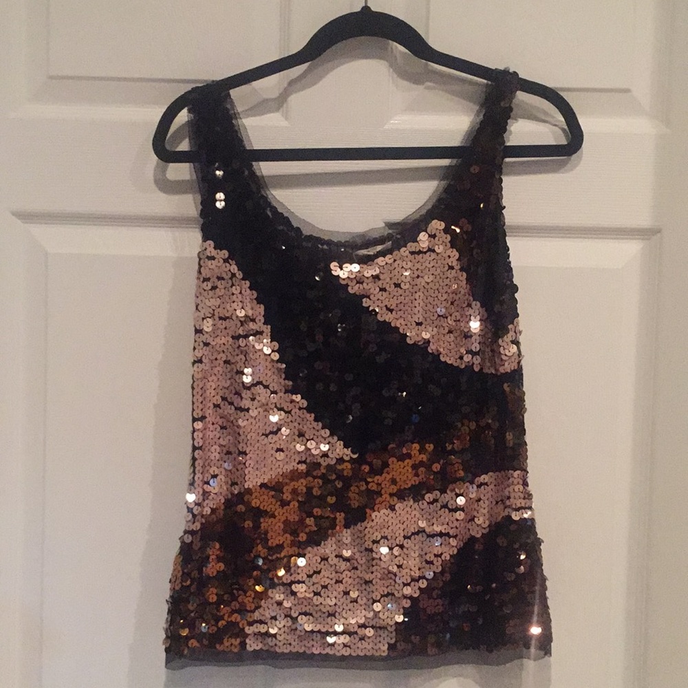 Sequin cache top